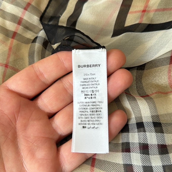 Burberry scarf - Picture 2 of 4